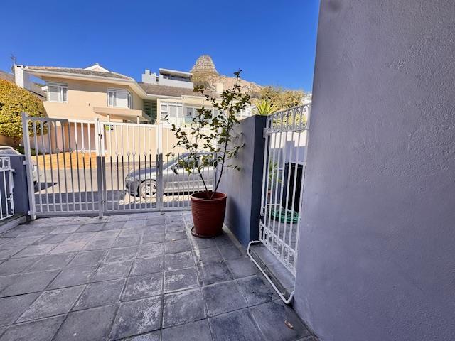 To Let 4 Bedroom Property for Rent in Sea Point Western Cape